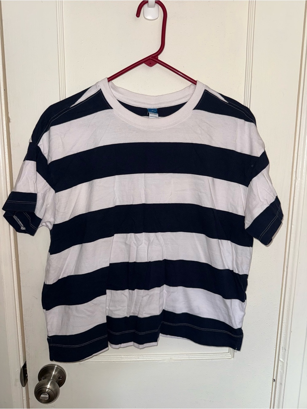 Old Navy White and Navy Striped Petite Crew Tee. Great condition. Size M Petite